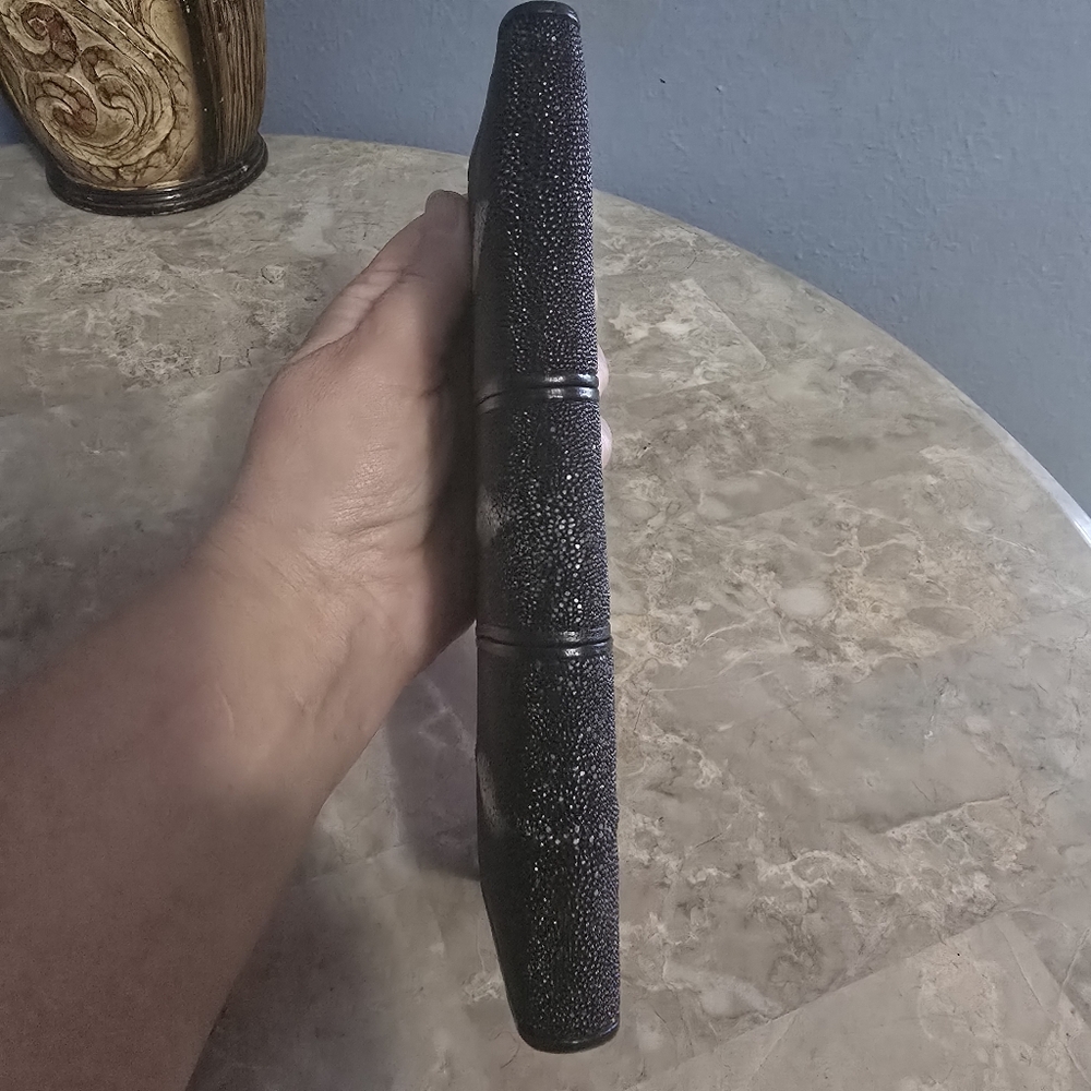 Stingray Leather Black and Cream Tri-Panel Long Wallet - Picture 5 of 14